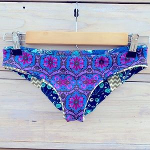 Maaji Reversible Hipster Bikini Bottom Size XS Excellent Condition